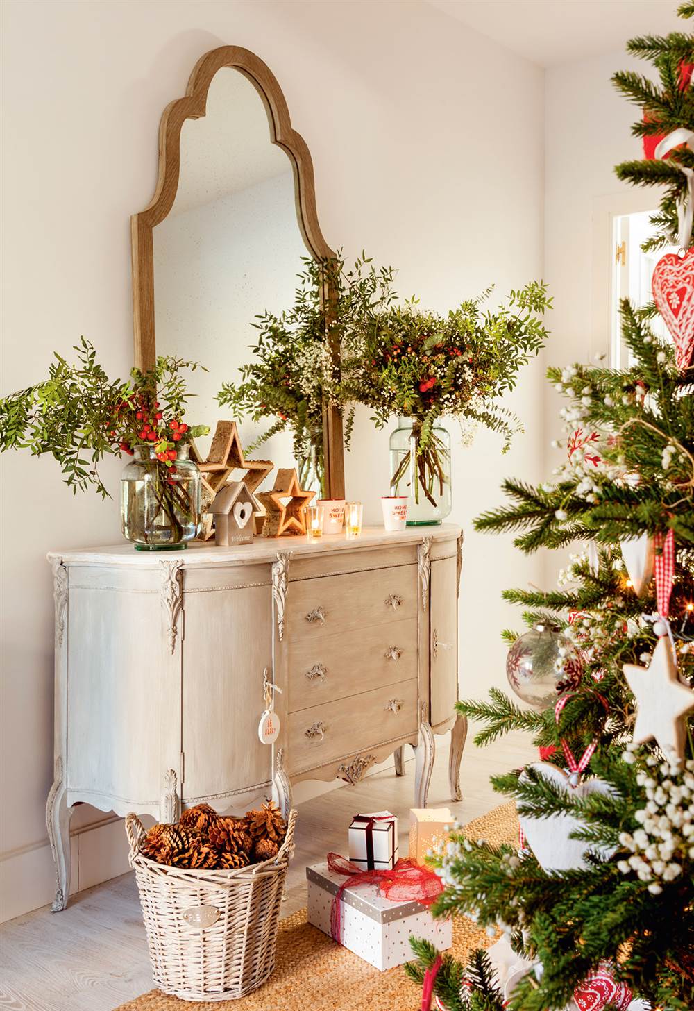 Semitoma de recibidor decorado de Navidad con cómoda clásica