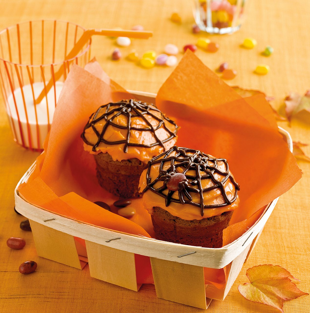 Recetas de Halloween: magdalenas de chocolate con tela de araña.