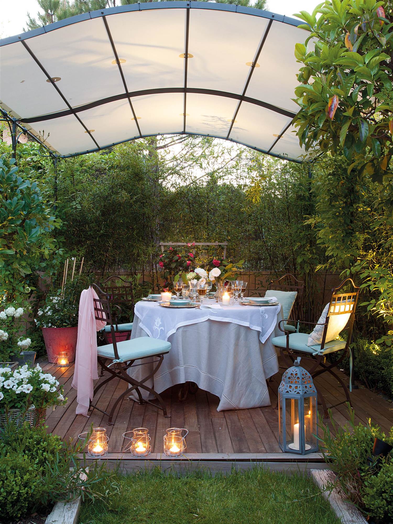 Festnight Cenador de Jardín Pergolas para Jardin con Tejado Plano Impermeable y Resistente a los Rayos UV 4x4x2,4 m Beige 