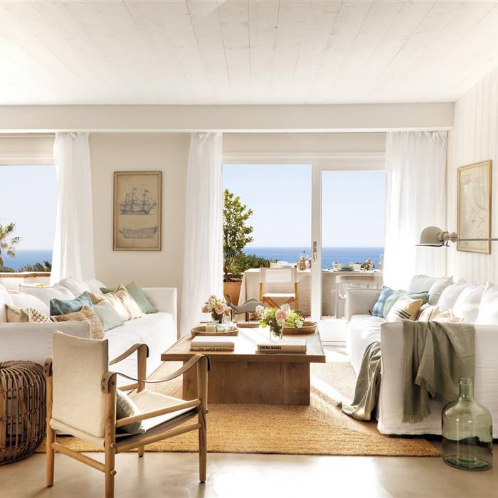 Una apartamento de verano con espacios abiertos y en plena conexión con el mar