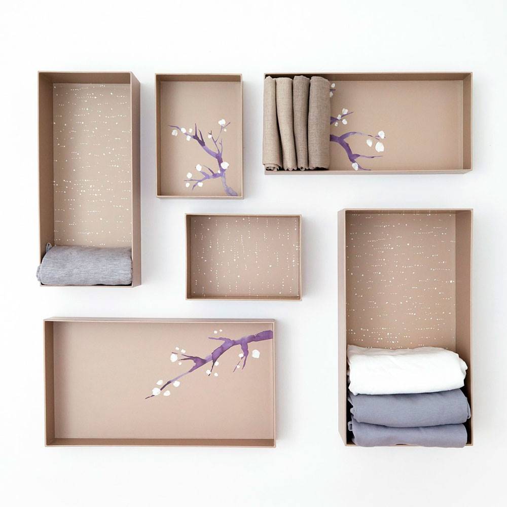blanco como la nieve Como Electropositivo Marie Kondo lanza su propia colección de cajas para el orden en casa