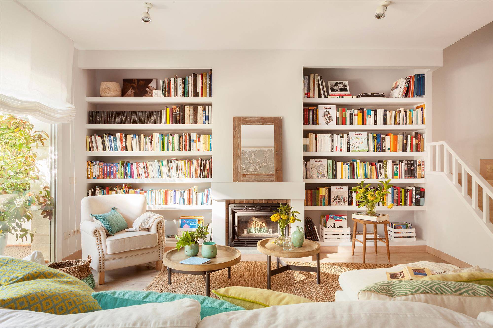 estantes de pared para libros en madera de caoba
