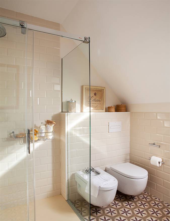 influenza Asistencia Revisión Pavimentos y revestimientos con los que ampliar el baño visualmente