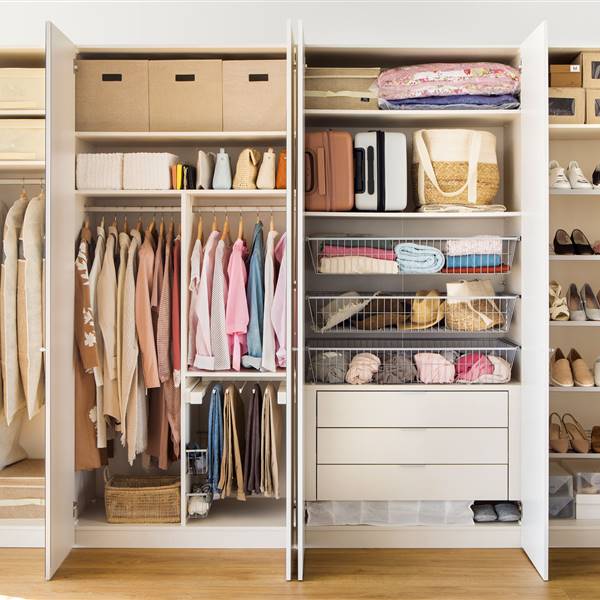 Organiza tu armario para que quepa todo (y bien)