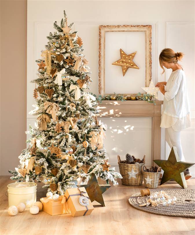 Árbol de Navidad en dorado, blanco y cristal