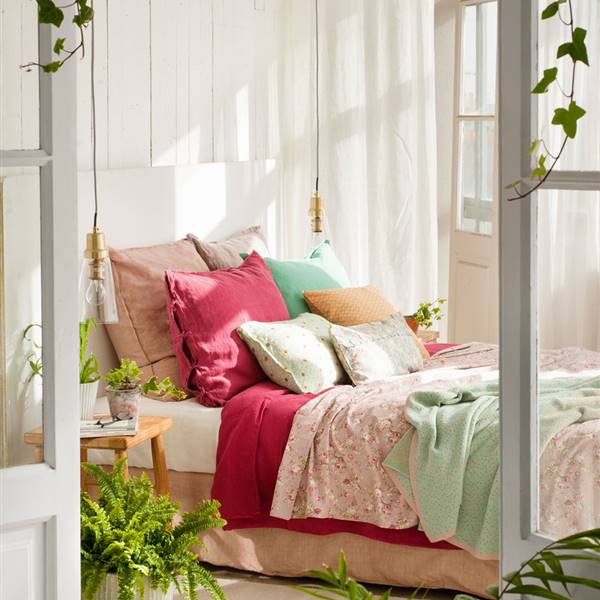 Dormitorio con plantas