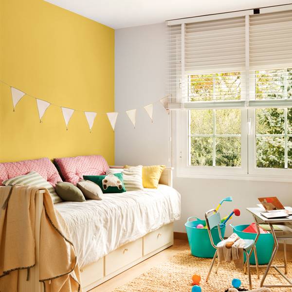 Dormitorio infantil con pared amarilla_foto retocada Viriginia_405971