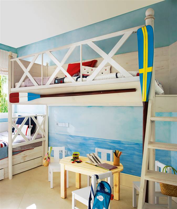 Dormitorio infantil con paredes azules