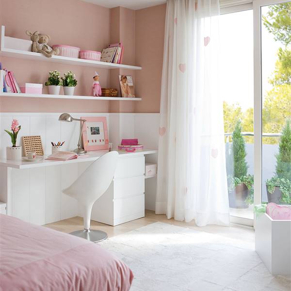 Dormitorio infantil con paredes en rosa