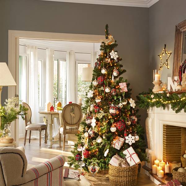 Una Navidad en rojo: ideas y propuestas para decorar el árbol y la mesa