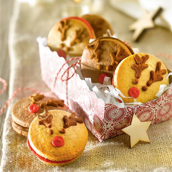 Galletas navideñas con cara de reno y rellenas de chocolate y mantequilla