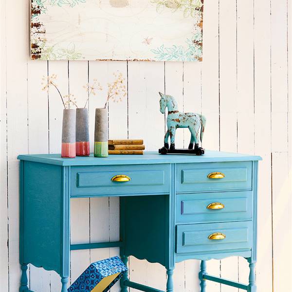 Mueble restaurado color azul