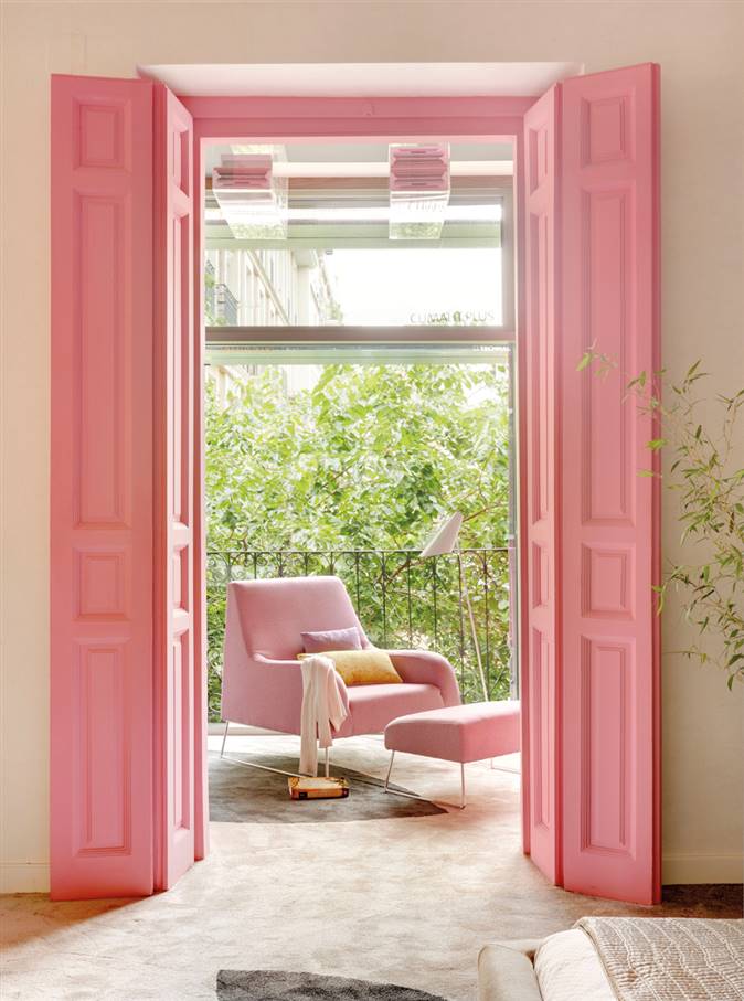 puertas pintadas en rosa enpolvado
