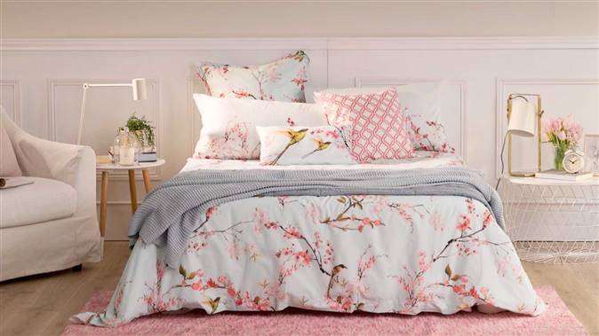 Dormitorio romántico con ropa de cama de Privalia