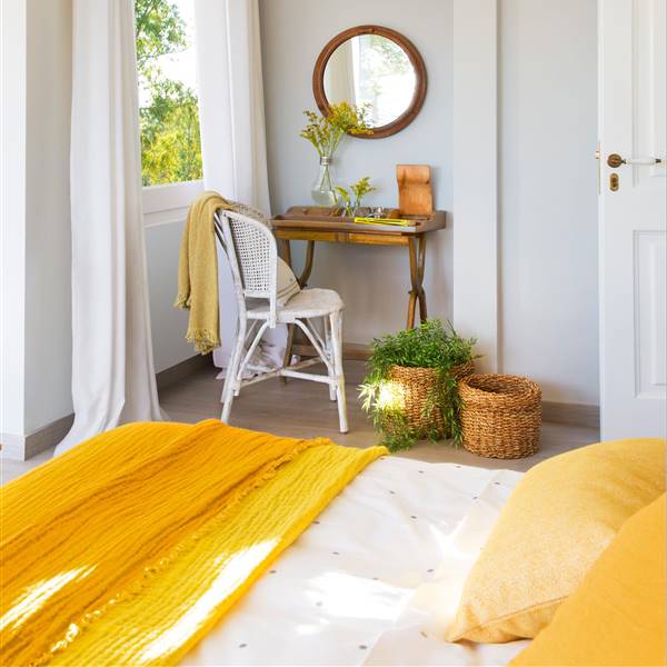 dormitorio con toques en amarillo