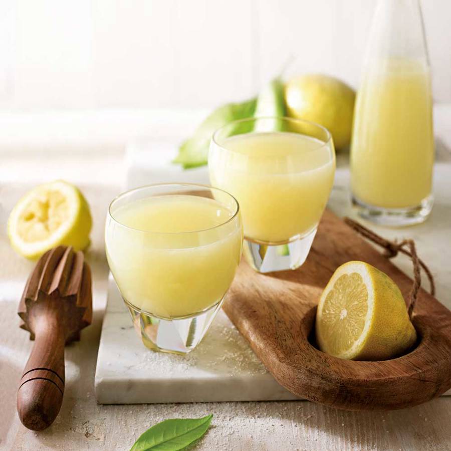Beneficios del agua con limón en ayunas: ¿verdad o mito?