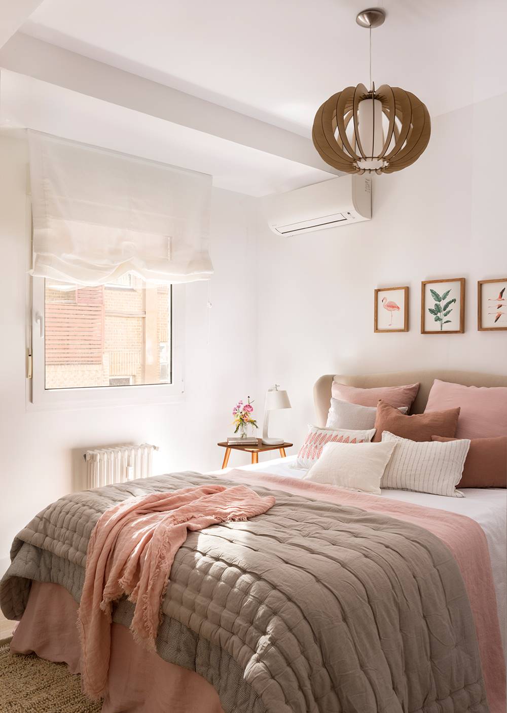 Dormitorio con aire acondicionado
