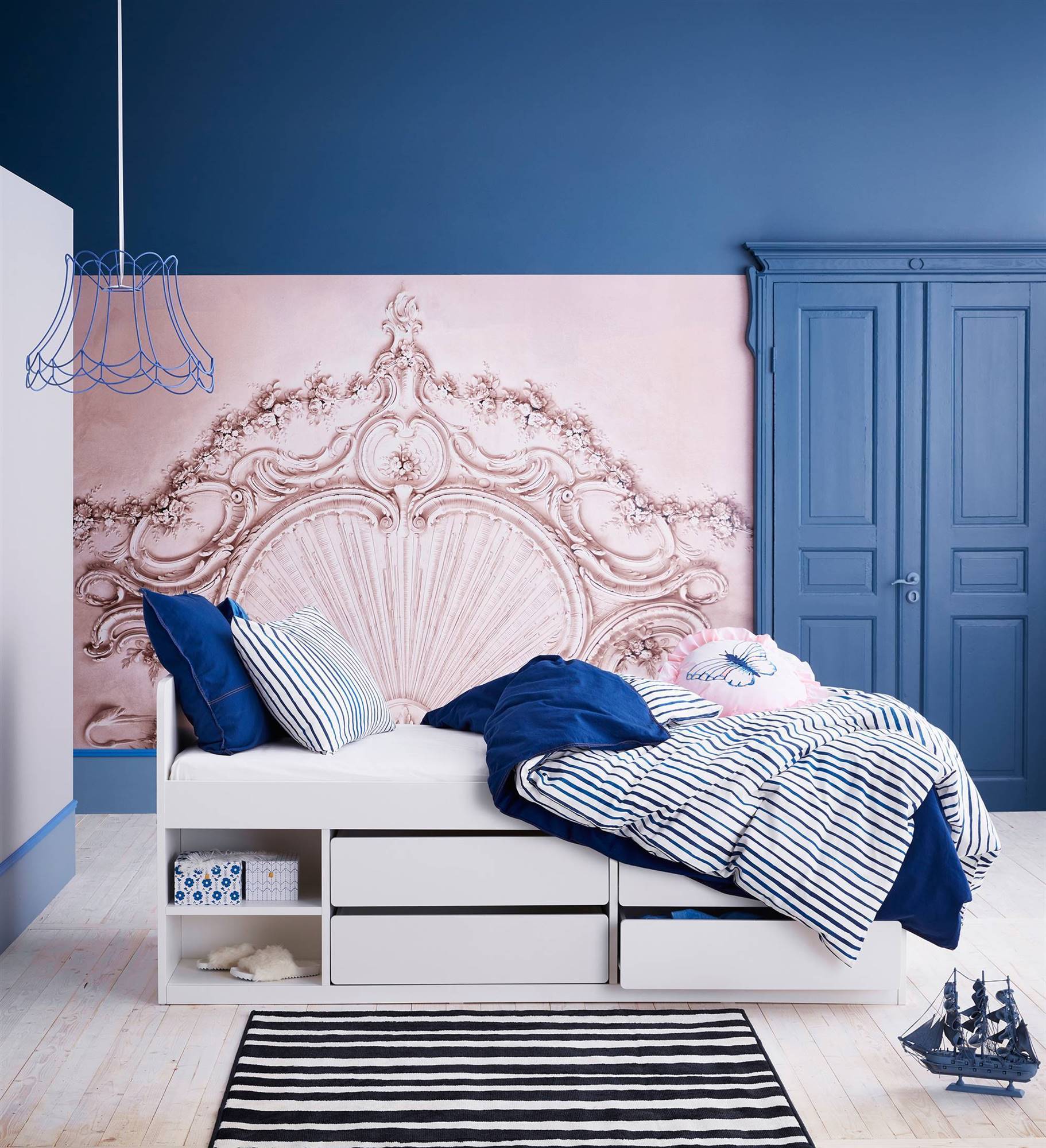 dormitorio en blanco azul  rosa