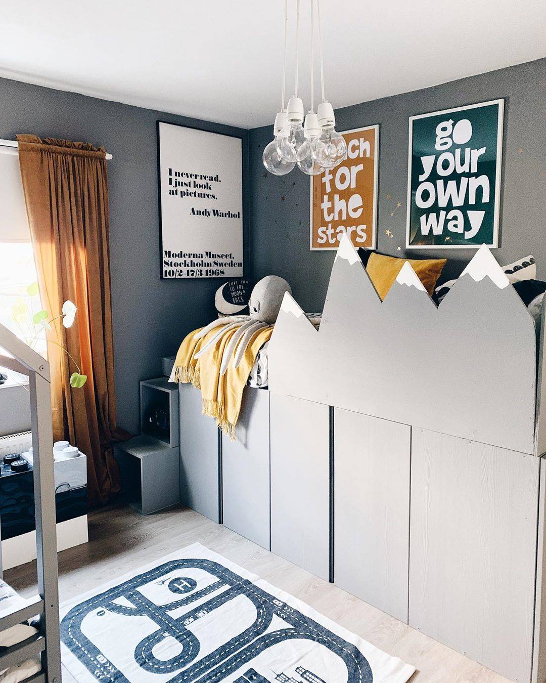 Habitación infantil de niño con litera con forma de montaña, en Instagram