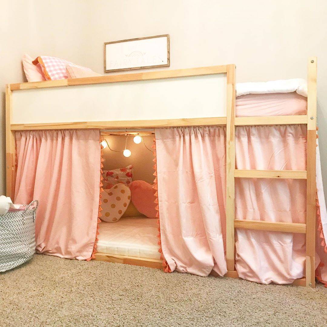 Litera infantil con cortinas rosas, en Instagram