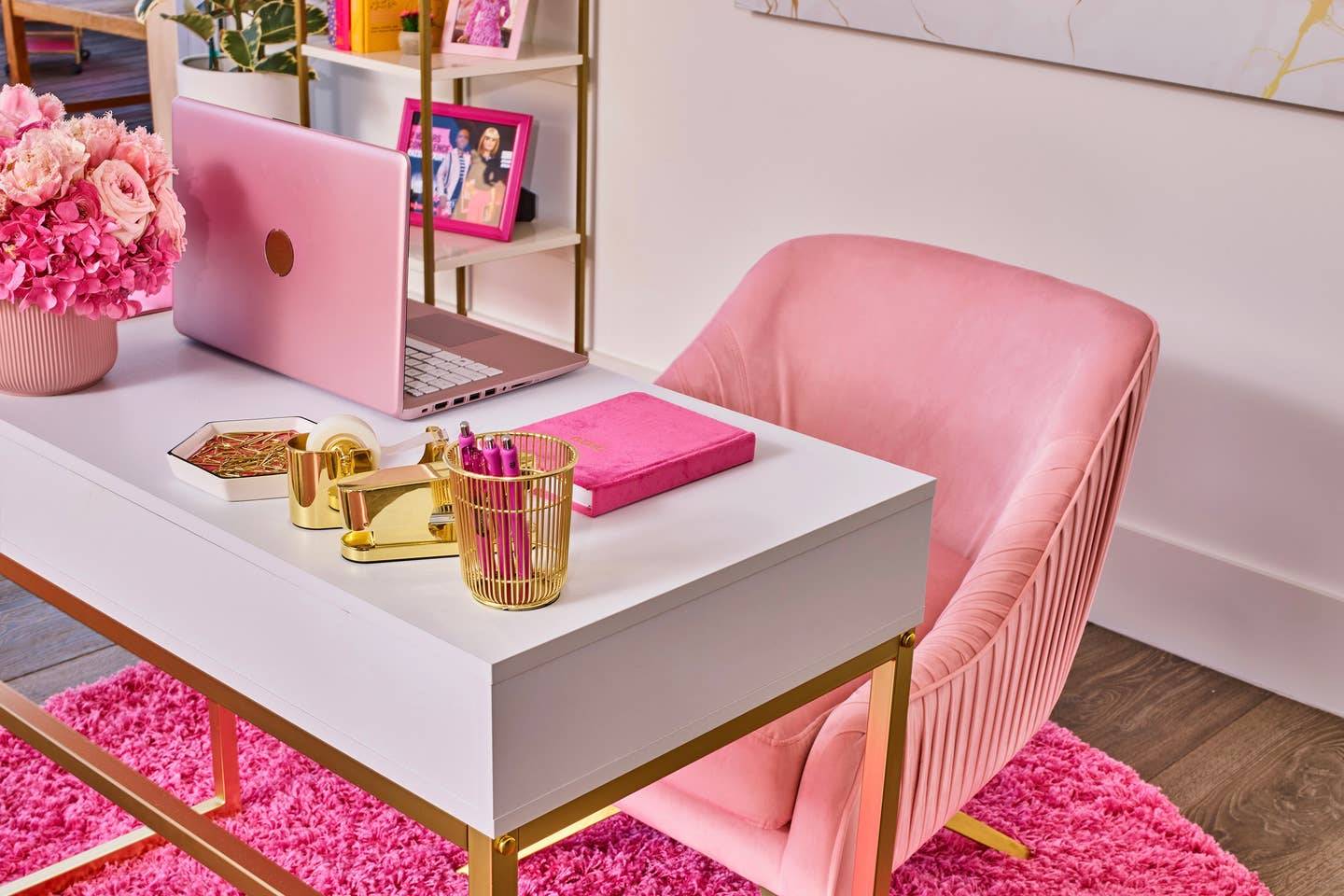 casa barbie airbnb malibu despacho escritorio
