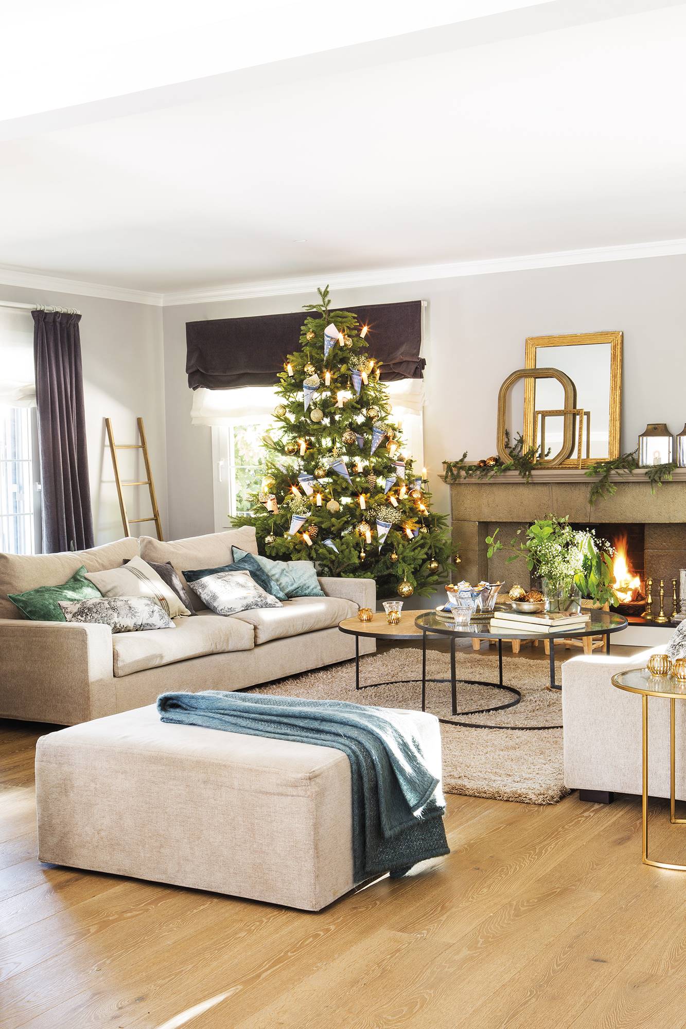 Salón con árbol de Navidad