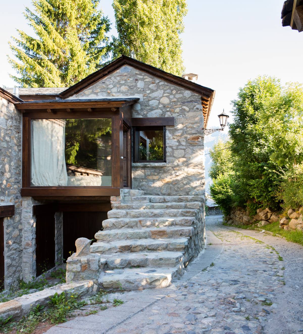 Casa rústica, escaleras de piedra y ventanal 00443287_O.jpg