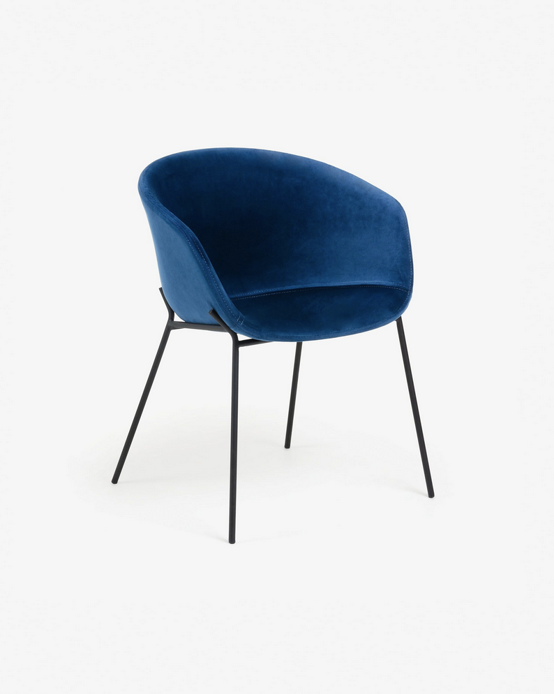 silla azul classic blue color del año pantone