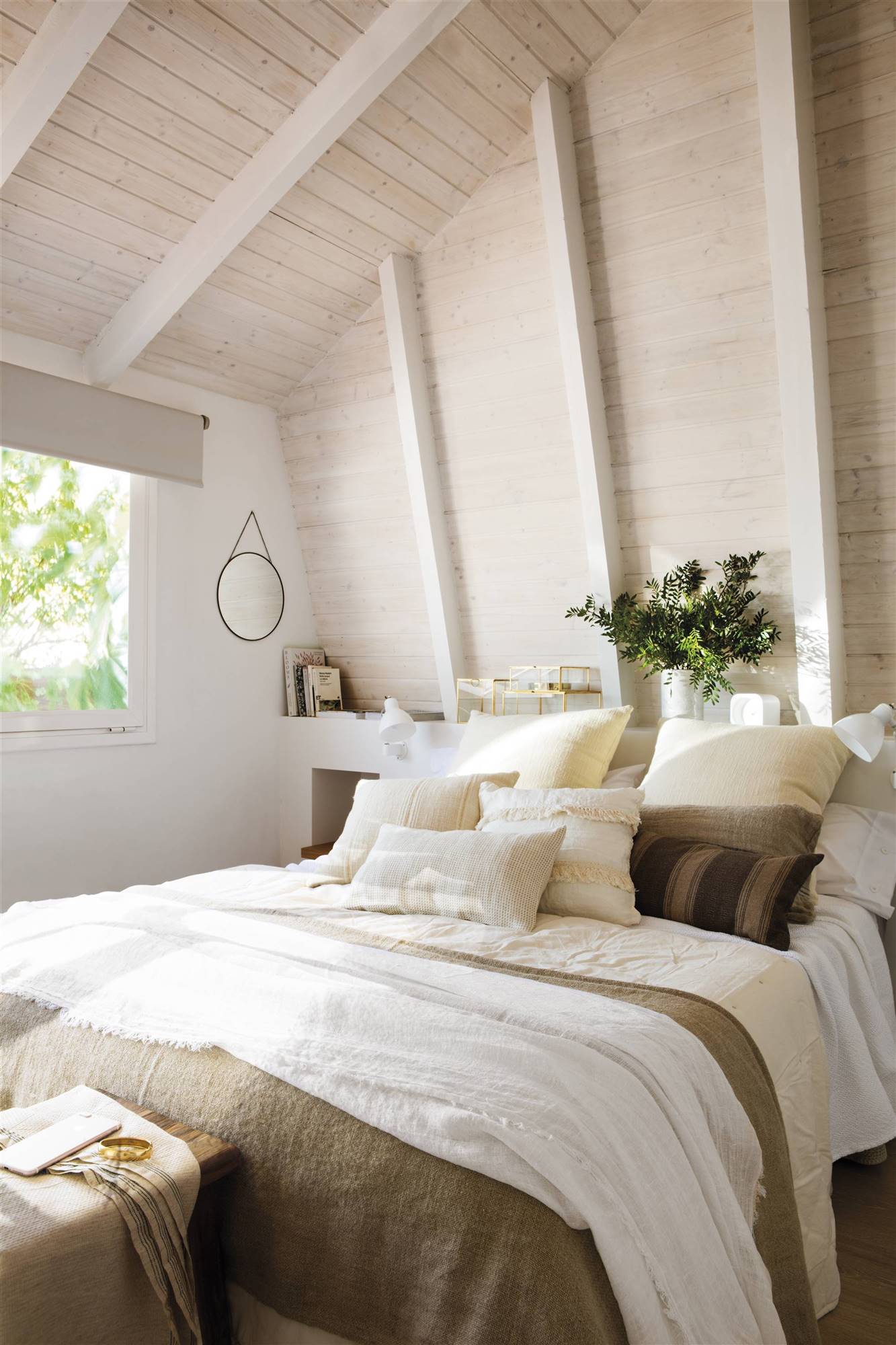 Un dormitorio en beige
