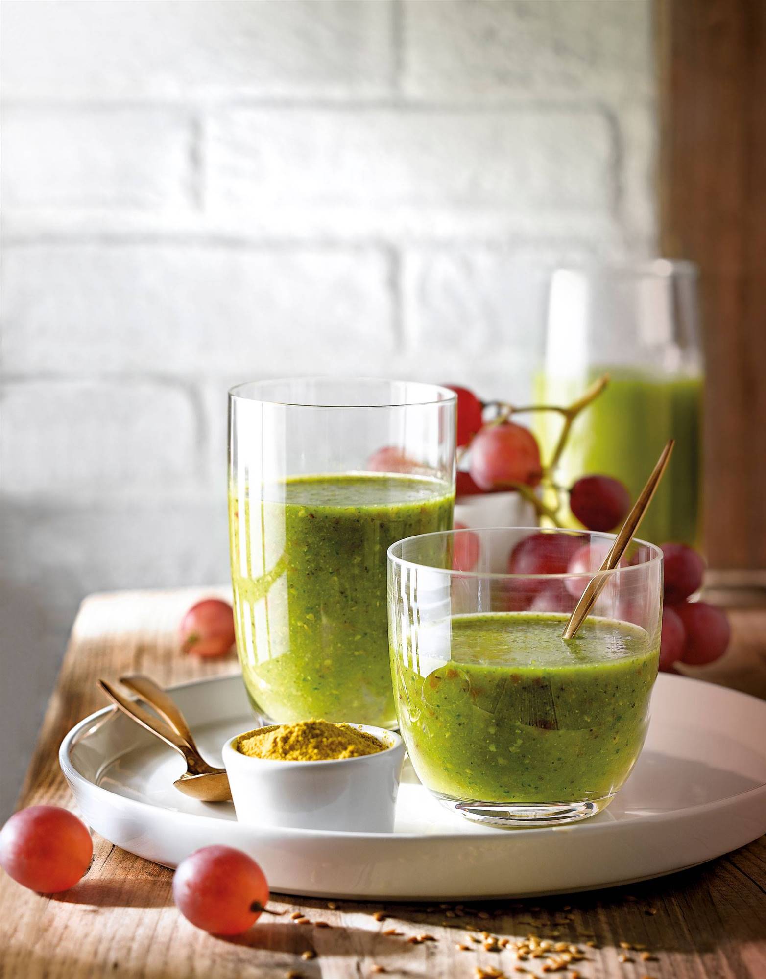 Desayunos saludables: receta de batido verde de uvas, acelgas y lechuga