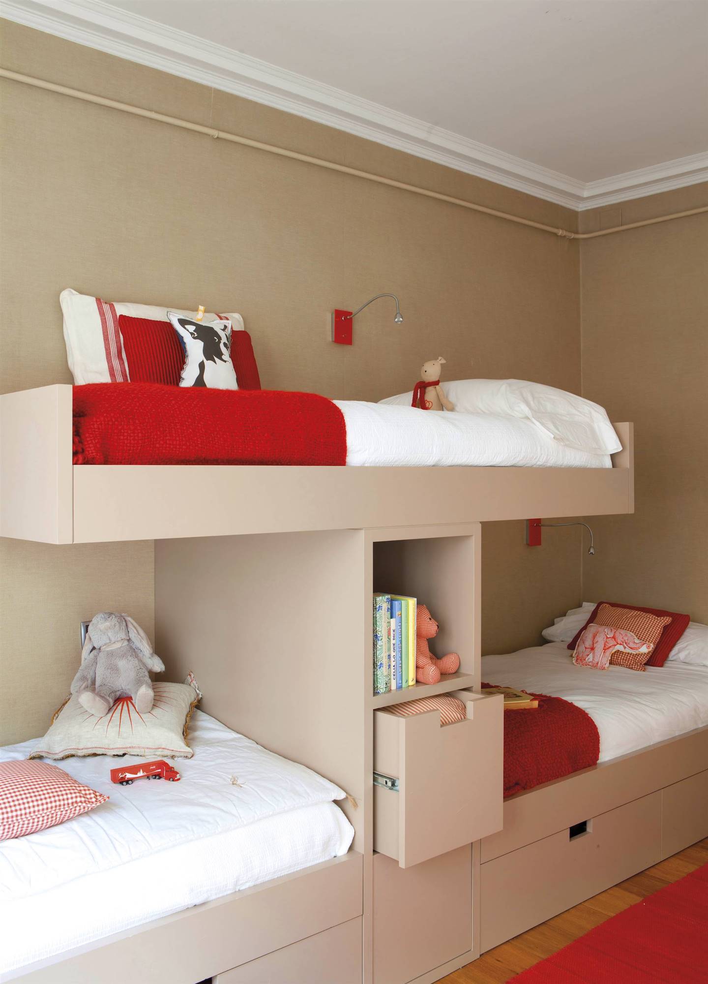 casas mini dormitorio indantil con tres camas 00349624
