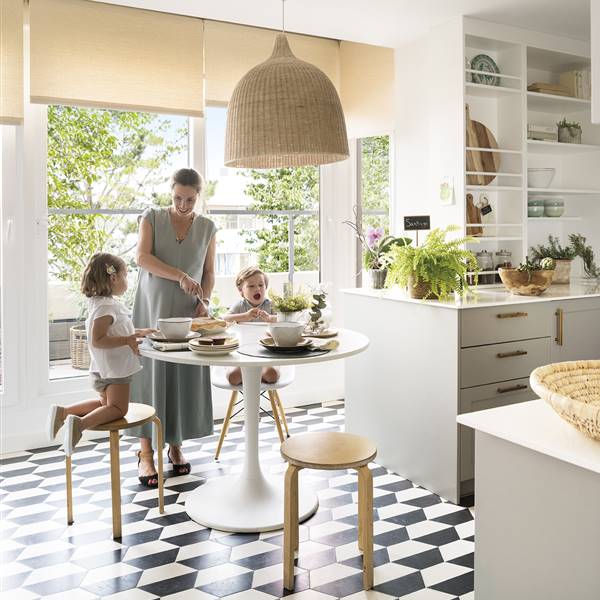 Un piso en Madrid resuelto con ingenio: una interiorista reformó su casa porque amplió la familia y está súper bien aprovechado