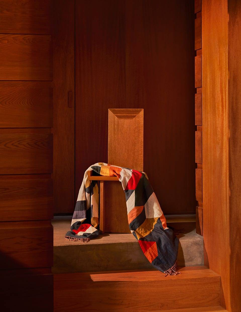 Silla y manta de la colección primavera 2020 de Zara Home