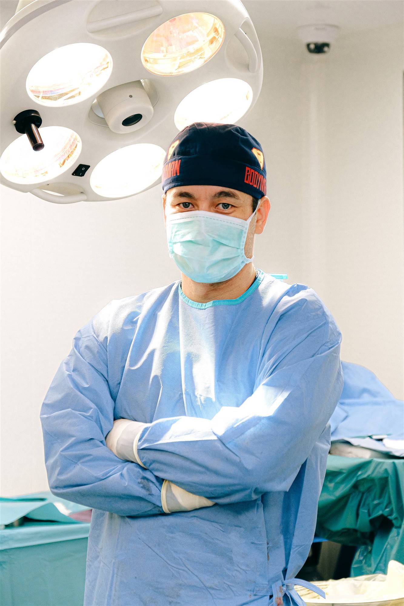surgeon-in-the-operating-room-3845127