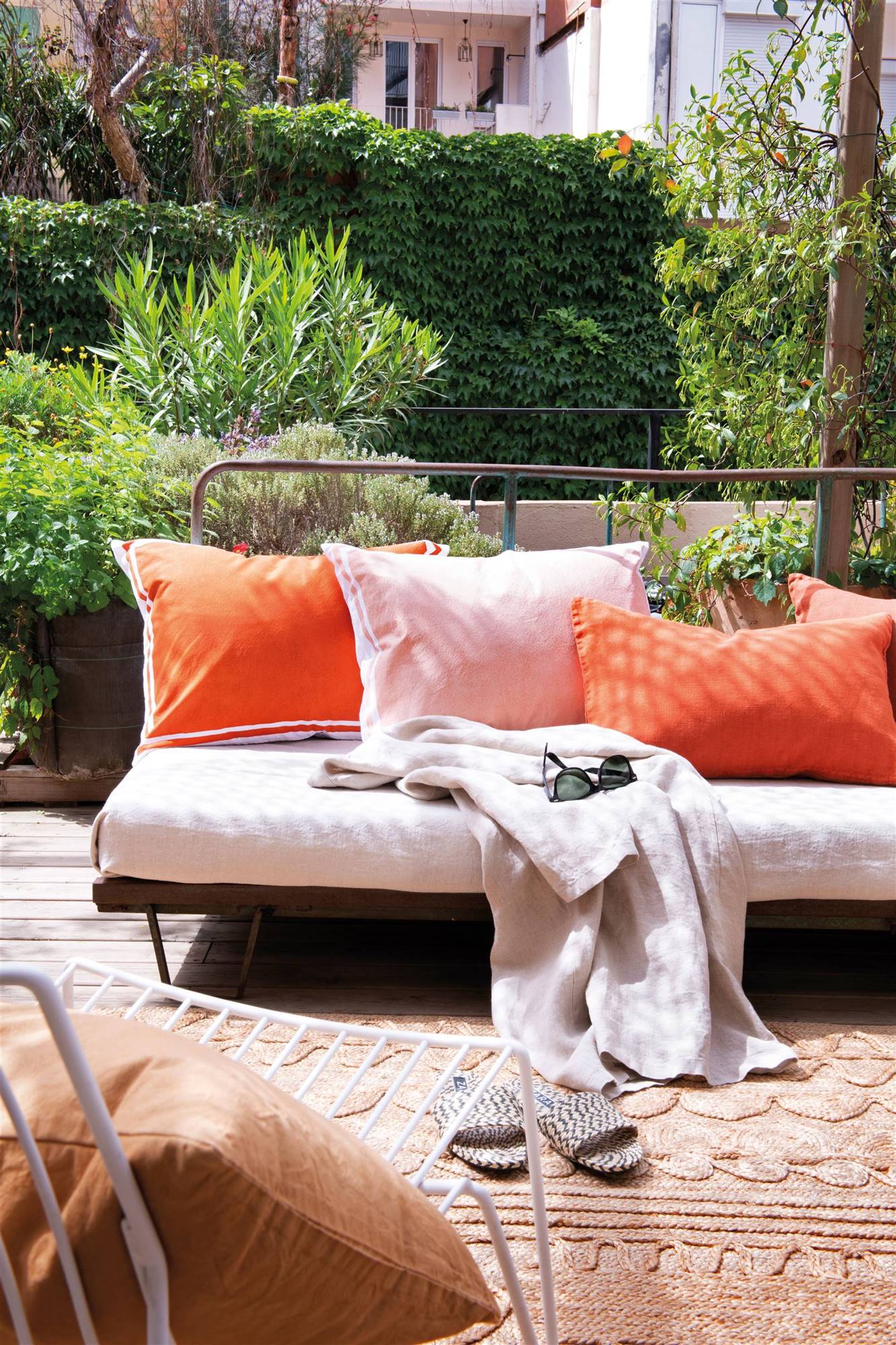 sofa de exterior y alfombra de fibras vegetales_00506780