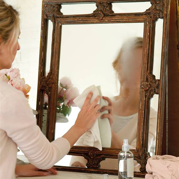 Cómo limpiar un espejo sin que queden marcas