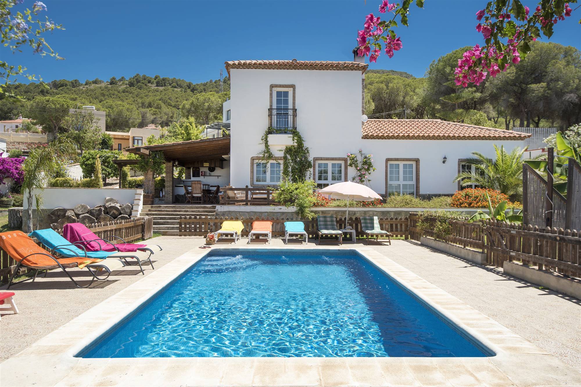 Casa de estilo andaluz con piscina