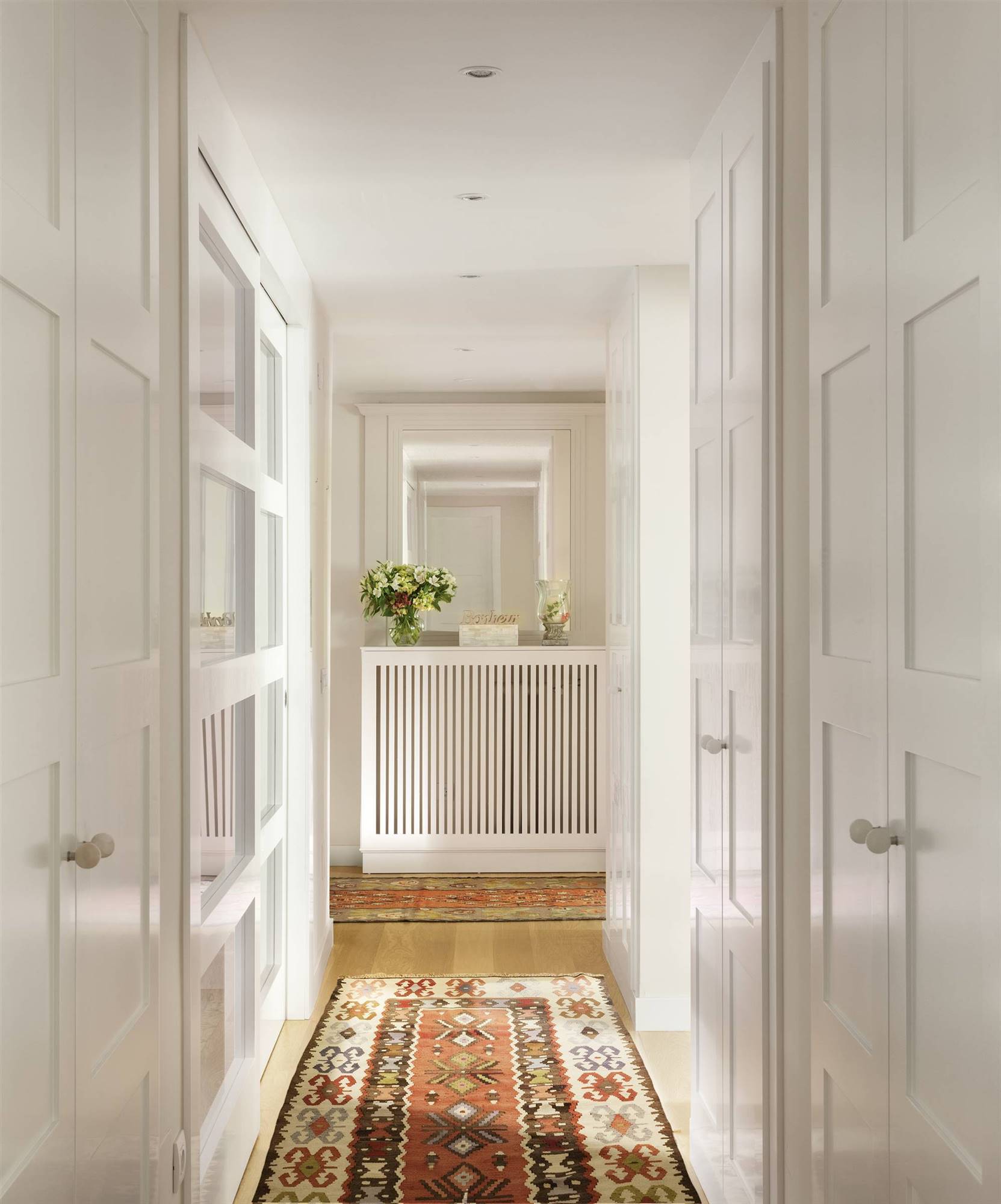 Cómo decorar los pasillos de tu hogar de forma práctica y con estilo