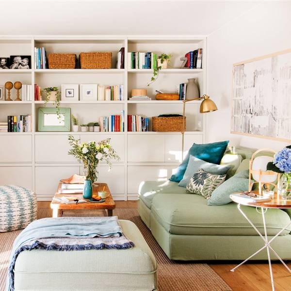 Salones pequeños: los mejores muebles de IKEA para aprovechar el espacio (y decorar)