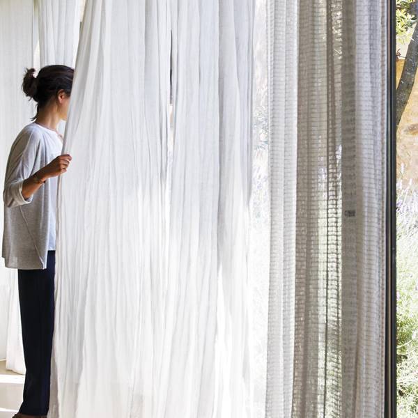 El truco definitivo para no planchar las cortinas