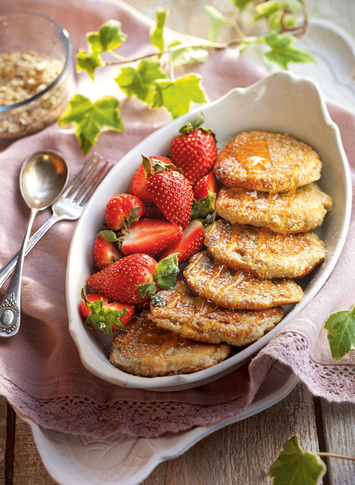 Desayunos saludables: receta de tortitas de claras con fresas.