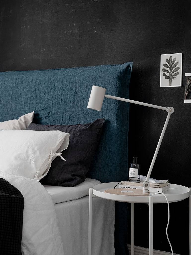Hack de un cabecero tapizado con la tela AINA de IKEA en color azul grisáceo