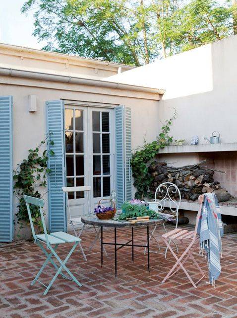 patio interior - azul turquesa - vía pinterest