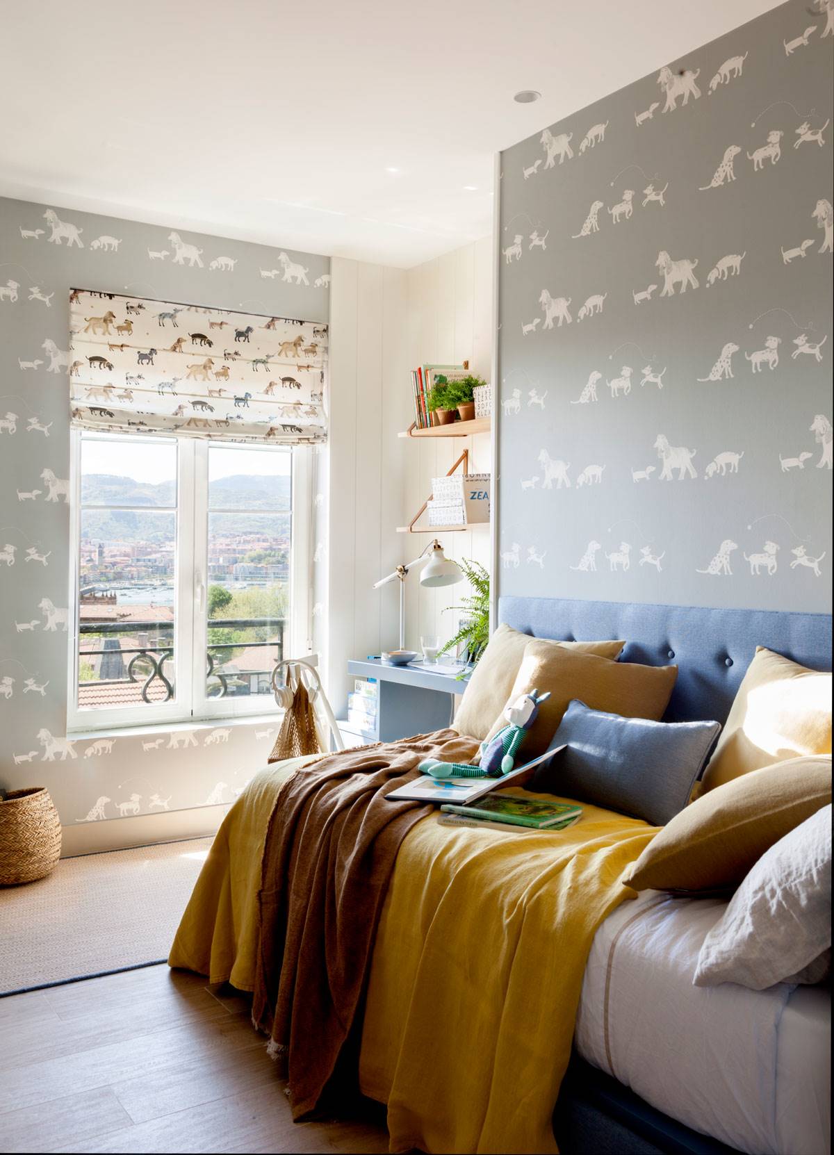 Dormitorio infantil con papel pintado de perros en gris-511443