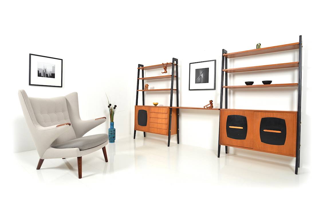 Librería de teca diseñada por Gillis Lundgren para IKEA