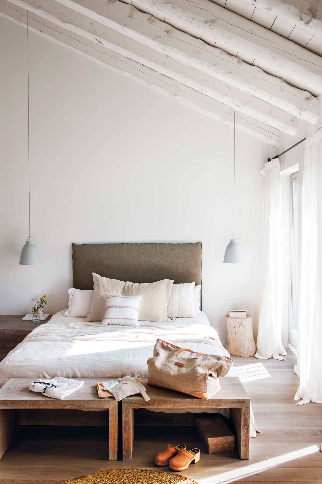 Dormitorio moderno de estilo minimalista con cabecero de lino. 