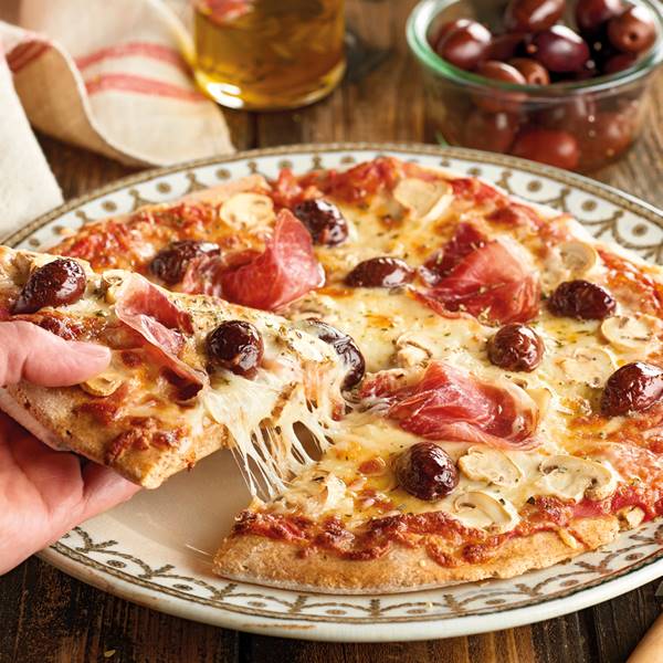 ¿Por qué no deberías cortar la pizza en porciones para comerla?