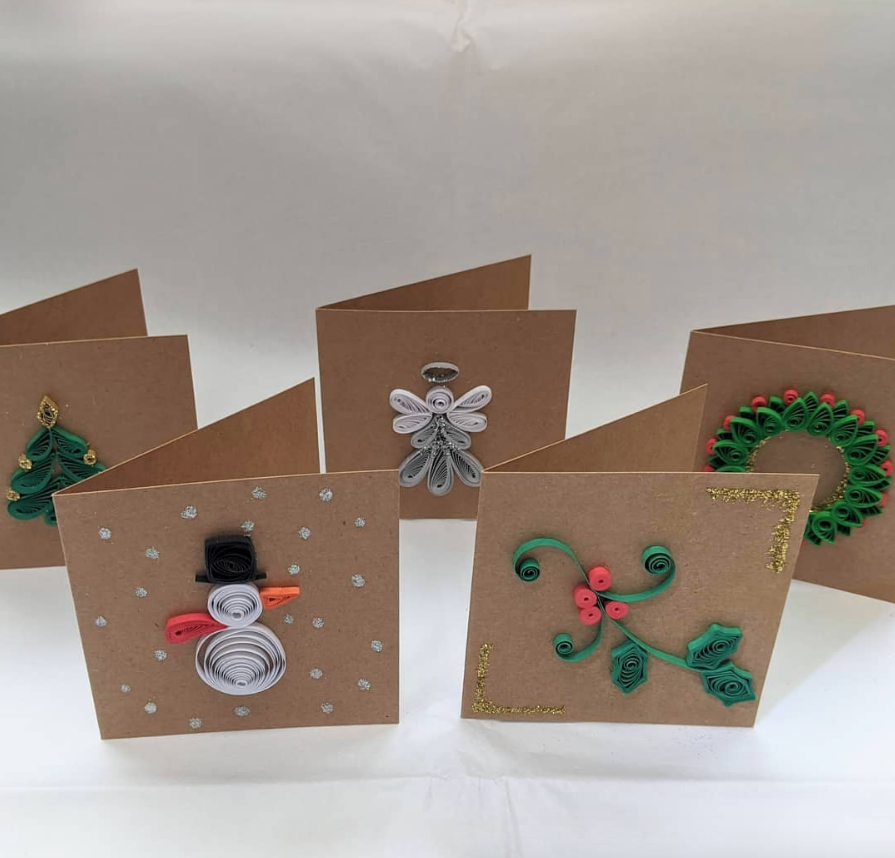 Tarjetas de Navidad decoradas con filigranas de papel