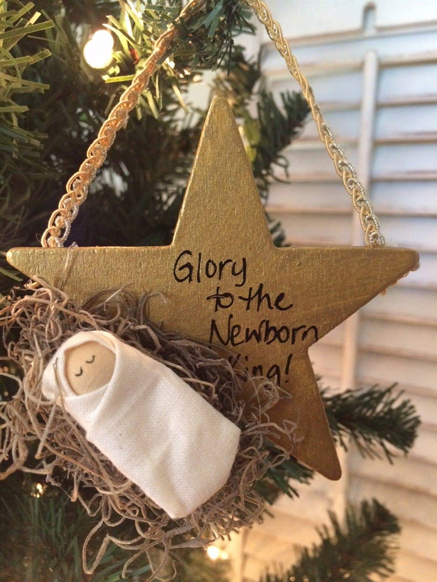 Adorno con niño Jesús para el árbol de Navidad en Pinterest.