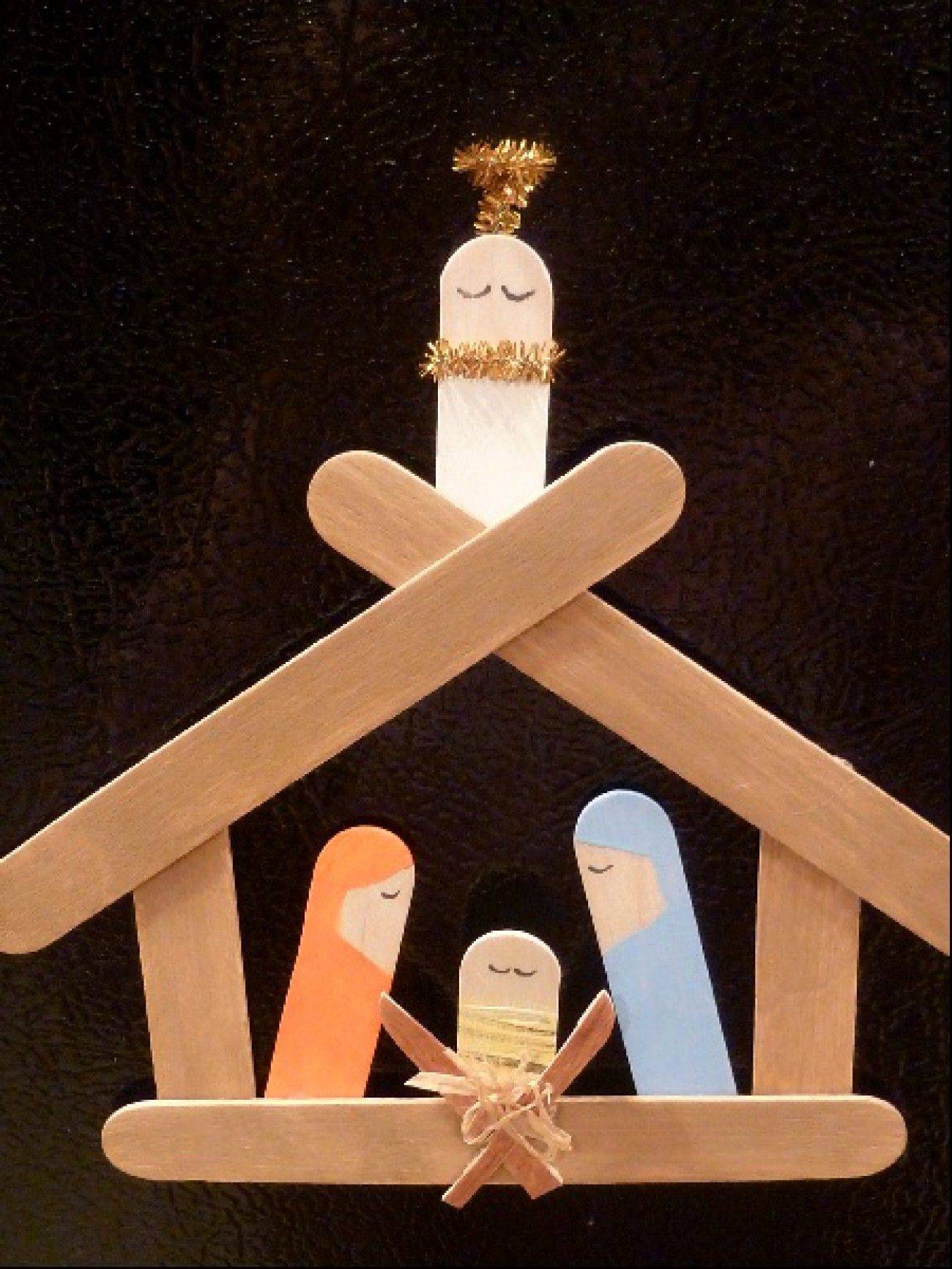 Pesebre de Navidad hecho con palos de helado en Pinterest.